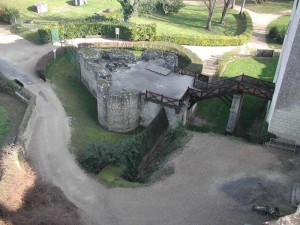 barbacane d'entrée du donjon de Loches