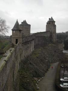 rempart forteresse fougeres