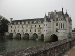 chateau de chenonceau avec sa galerie qui enjambe le cher