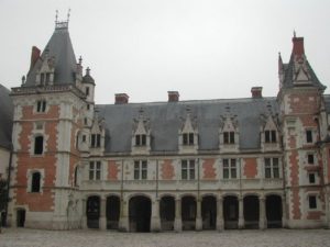 Aile Louis XII du château de Blois avec sa galerie extérieure