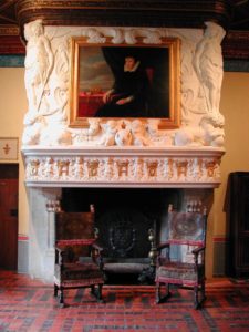 cheminée de la chambre de diane de poitiers avec Catherine de Medicis représentée